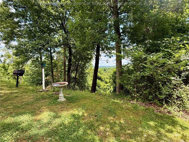 944 S Walnut Street, St Albans, WV 25177