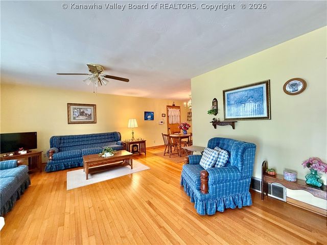 944 S Walnut Street, St Albans, WV 25177