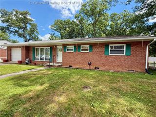 944 S Walnut Street, St Albans, WV 25177