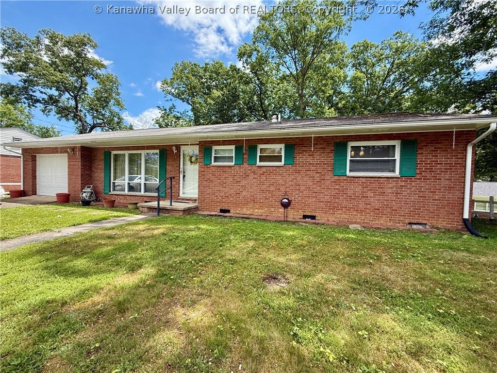 944 S Walnut Street, St Albans, WV 25177