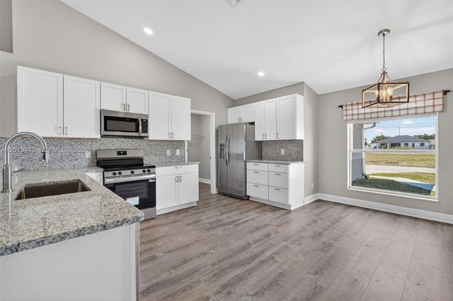 409 NE 25th Ter, Cape Coral, FL 33909
