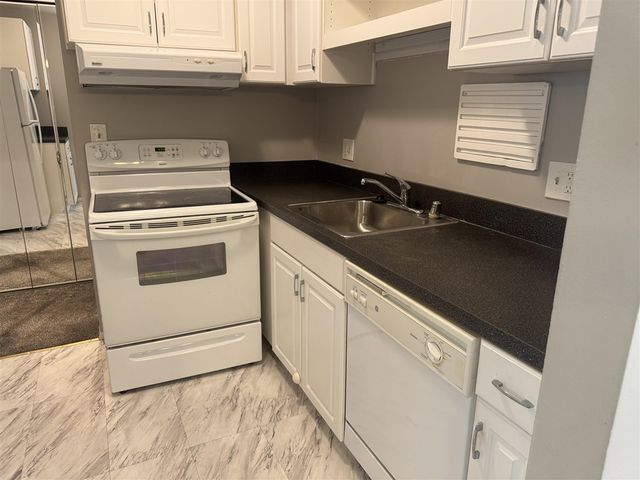30220 Southfield Road Unit: 243, Southfield, MI 48076
