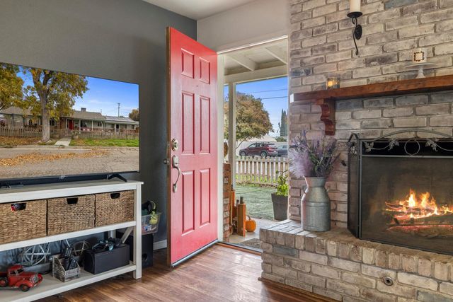 381 Wallis Ave, Gustine, CA 95322