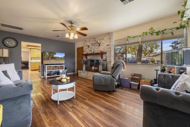 381 Wallis Ave, Gustine, CA 95322