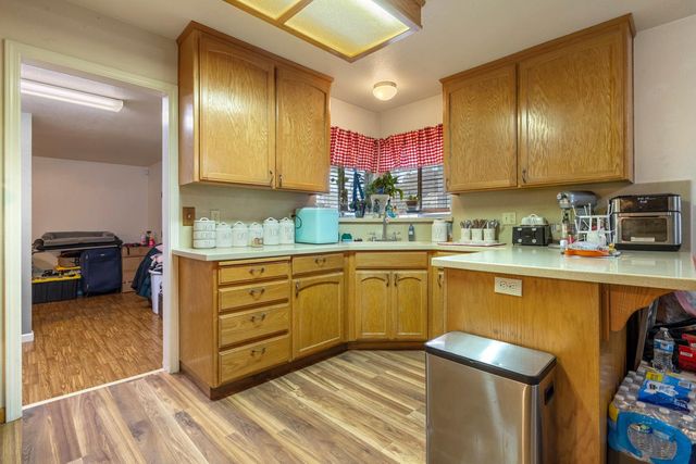 381 Wallis Ave, Gustine, CA 95322