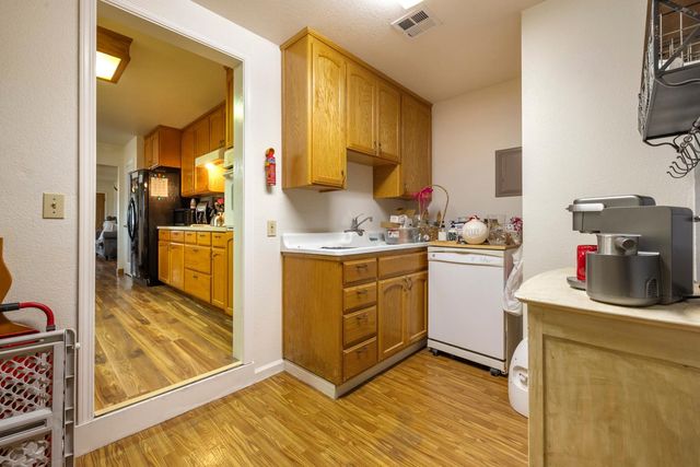 381 Wallis Ave, Gustine, CA 95322