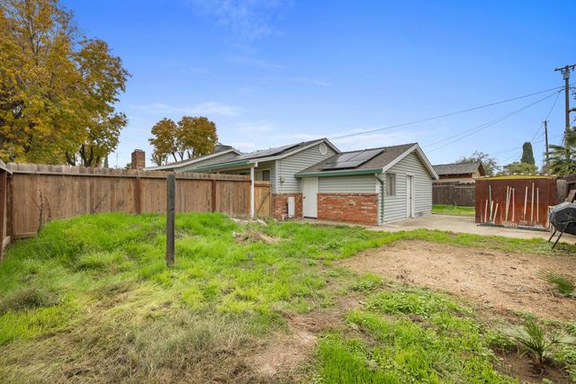 381 Wallis Ave, Gustine, CA 95322