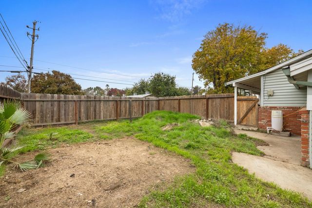 381 Wallis Ave, Gustine, CA 95322