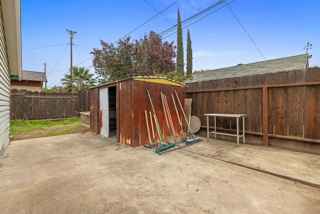 381 Wallis Ave, Gustine, CA 95322