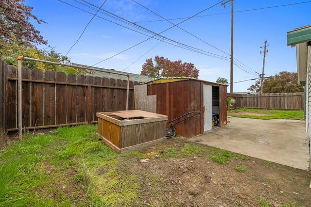 381 Wallis Ave, Gustine, CA 95322