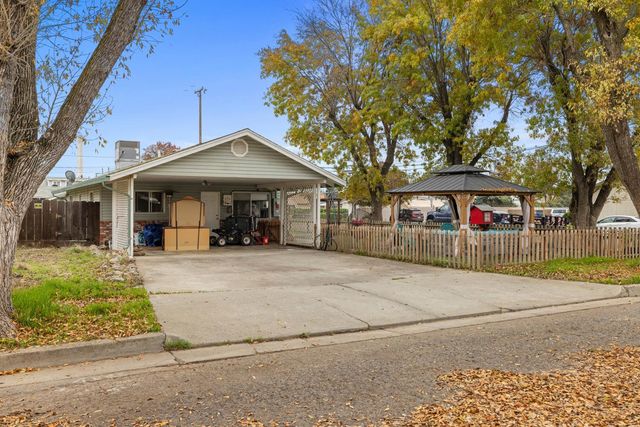 381 Wallis Ave, Gustine, CA 95322