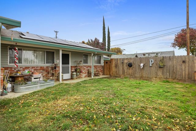 381 Wallis Ave, Gustine, CA 95322