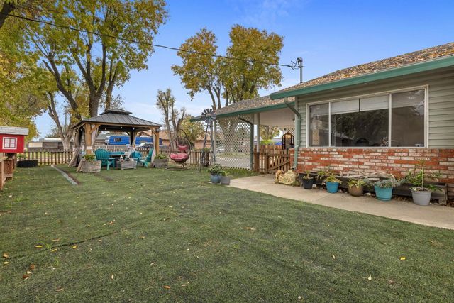 381 Wallis Ave, Gustine, CA 95322