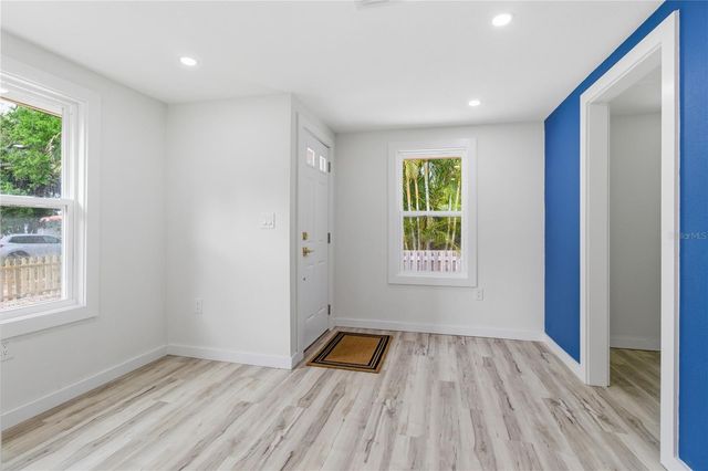 5211 25TH AVENUE S, Gulfport, FL 33707