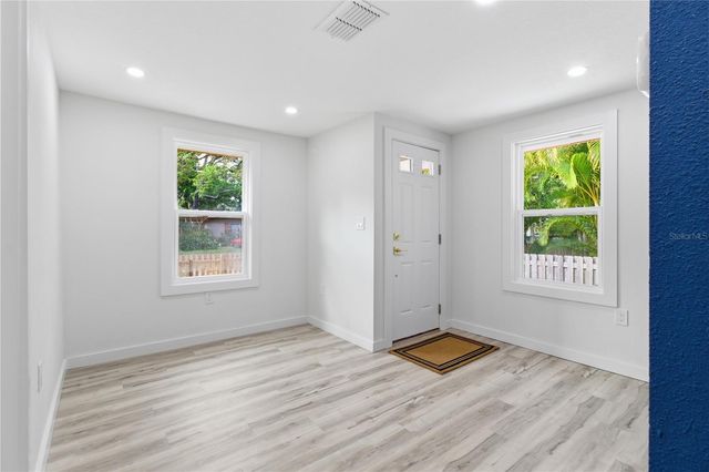 5211 25TH AVENUE S, Gulfport, FL 33707