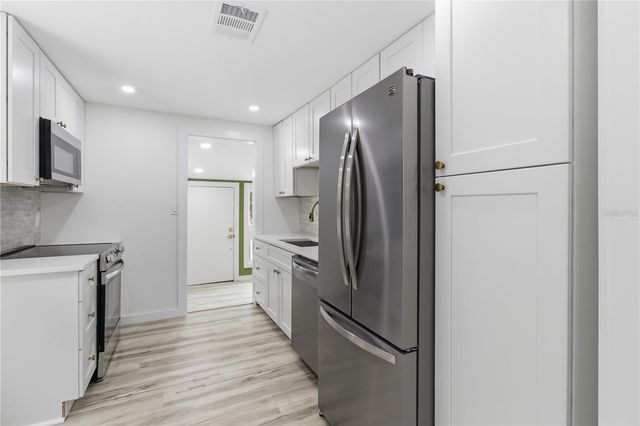 5211 25TH AVENUE S, Gulfport, FL 33707