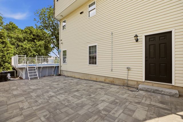 724 Woodman St, Fall River, MA 02724