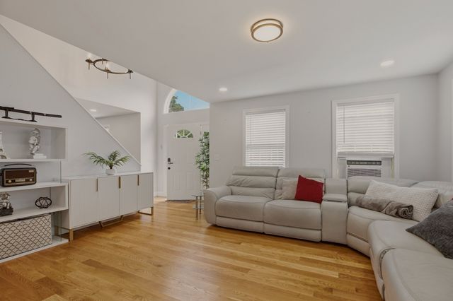 724 Woodman St, Fall River, MA 02724