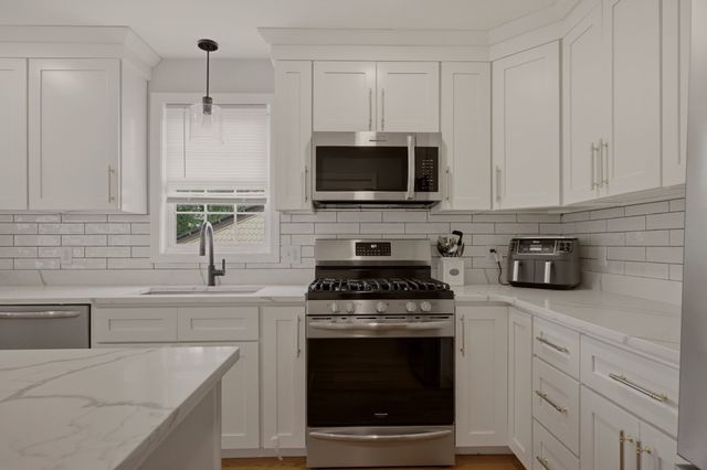 724 Woodman St, Fall River, MA 02724