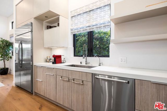 15030 Hartsook Street, Sherman Oaks, CA 91403