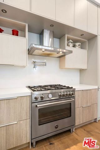 15030 Hartsook Street, Sherman Oaks, CA 91403