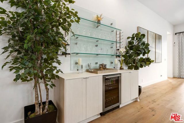 15030 Hartsook Street, Sherman Oaks, CA 91403