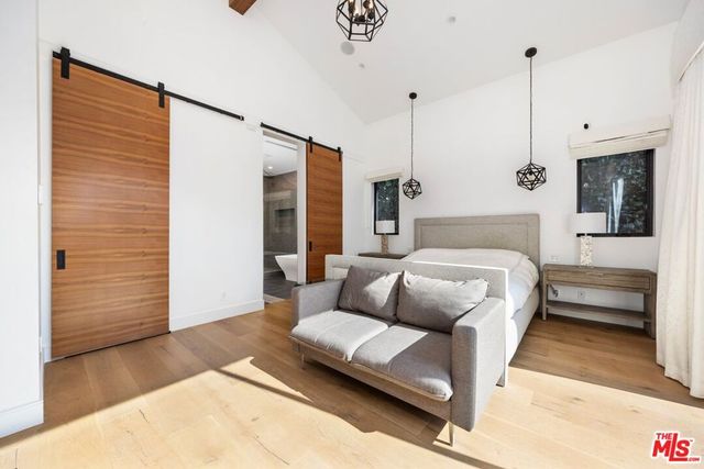 15030 Hartsook Street, Sherman Oaks, CA 91403