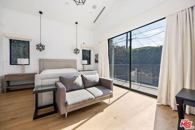 15030 Hartsook Street, Sherman Oaks, CA 91403