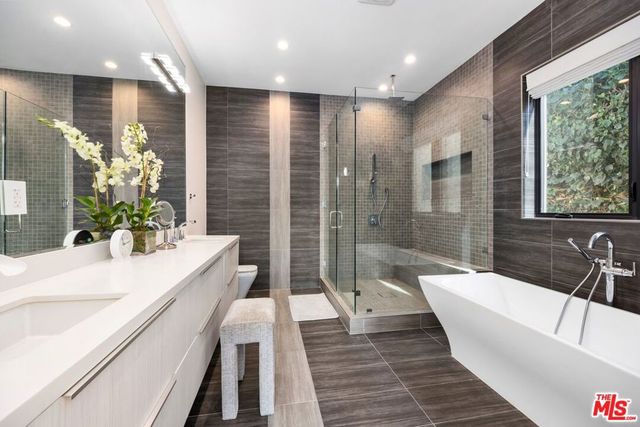 15030 Hartsook Street, Sherman Oaks, CA 91403