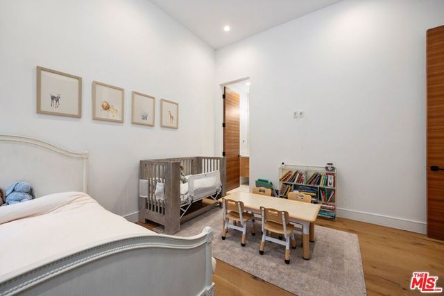 15030 Hartsook Street, Sherman Oaks, CA 91403