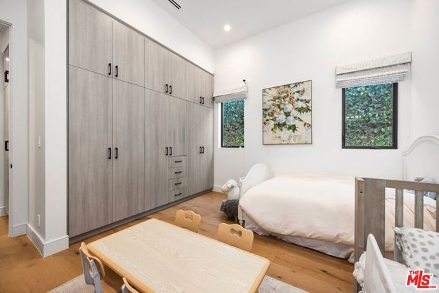 15030 Hartsook Street, Sherman Oaks, CA 91403