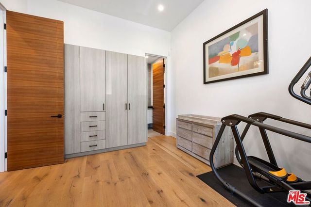 15030 Hartsook Street, Sherman Oaks, CA 91403