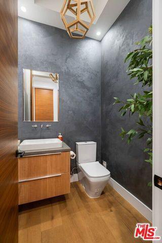 15030 Hartsook Street, Sherman Oaks, CA 91403