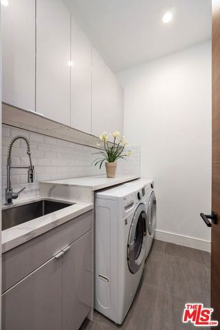 15030 Hartsook Street, Sherman Oaks, CA 91403