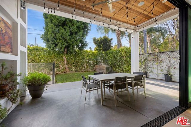 15030 Hartsook Street, Sherman Oaks, CA 91403