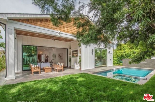 15030 Hartsook Street, Sherman Oaks, CA 91403