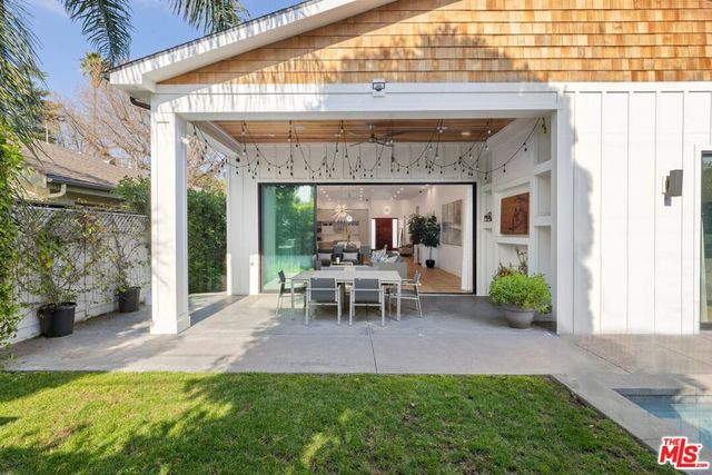 15030 Hartsook Street, Sherman Oaks, CA 91403