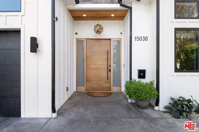 15030 Hartsook Street, Sherman Oaks, CA 91403