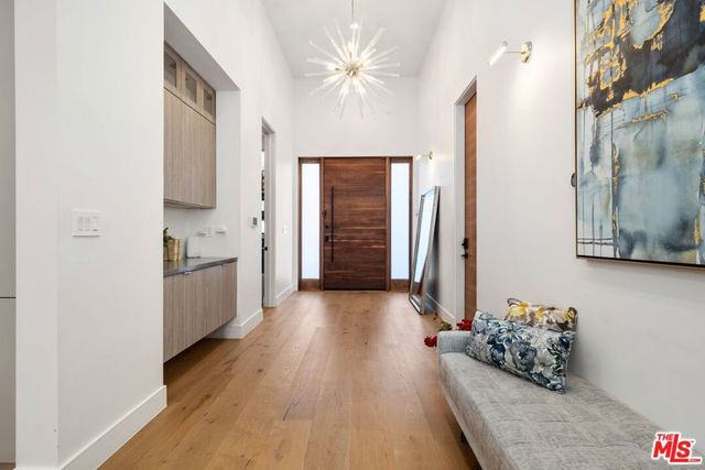 15030 Hartsook Street, Sherman Oaks, CA 91403