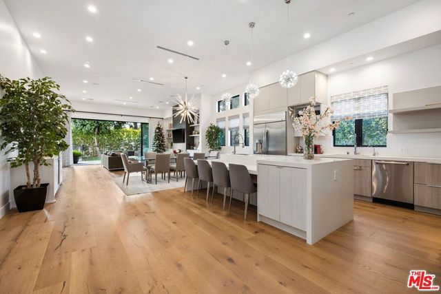 15030 Hartsook Street, Sherman Oaks, CA 91403