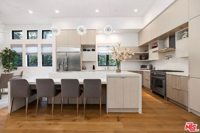 15030 Hartsook Street, Sherman Oaks, CA 91403