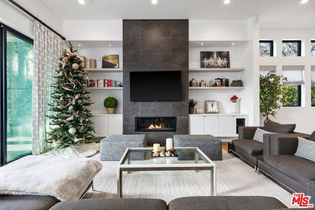 15030 Hartsook Street, Sherman Oaks, CA 91403