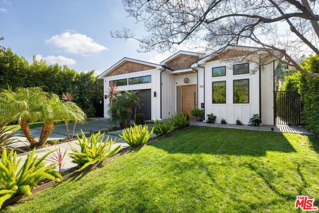 15030 Hartsook Street, Sherman Oaks, CA 91403