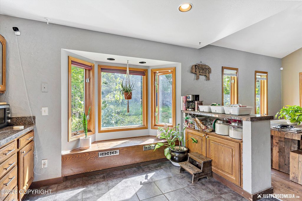 2020 N Kentucky Derby Drive, Palmer, AK 99645