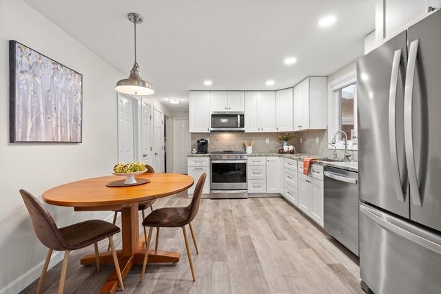 113 Graniteville Rd, Chelmsford, MA 01824