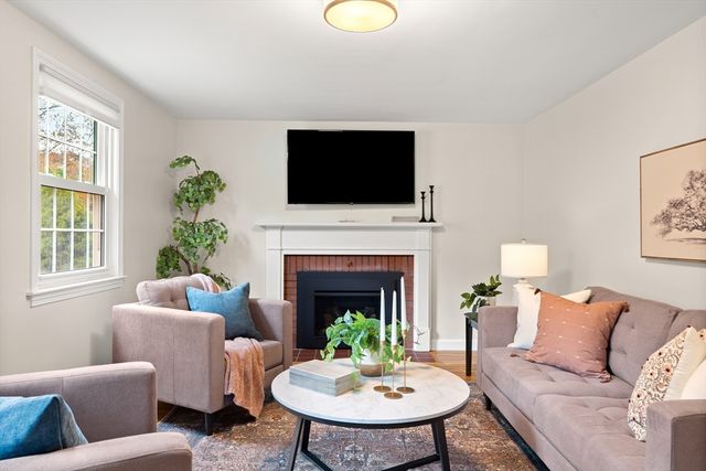 113 Graniteville Rd, Chelmsford, MA 01824