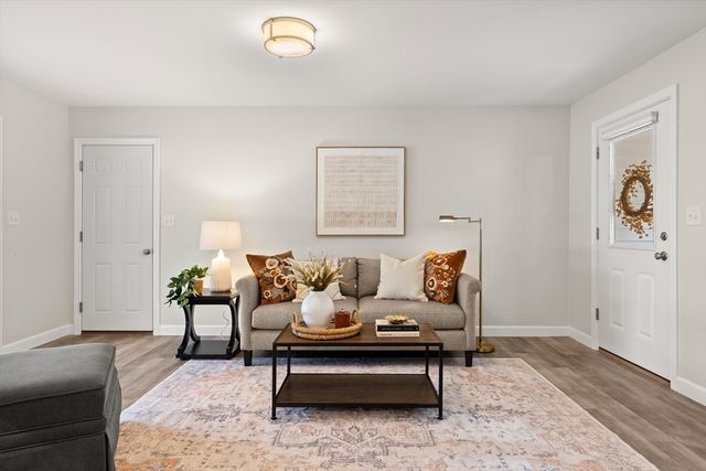 113 Graniteville Rd, Chelmsford, MA 01824