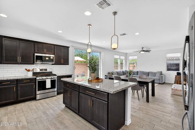 14253 W BUCKSKIN Trail, Surprise, AZ 85387