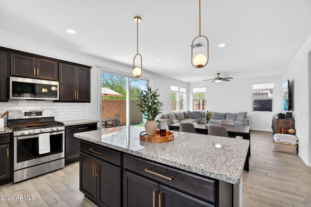 14253 W BUCKSKIN Trail, Surprise, AZ 85387