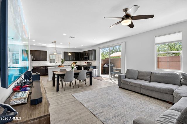 14253 W BUCKSKIN Trail, Surprise, AZ 85387